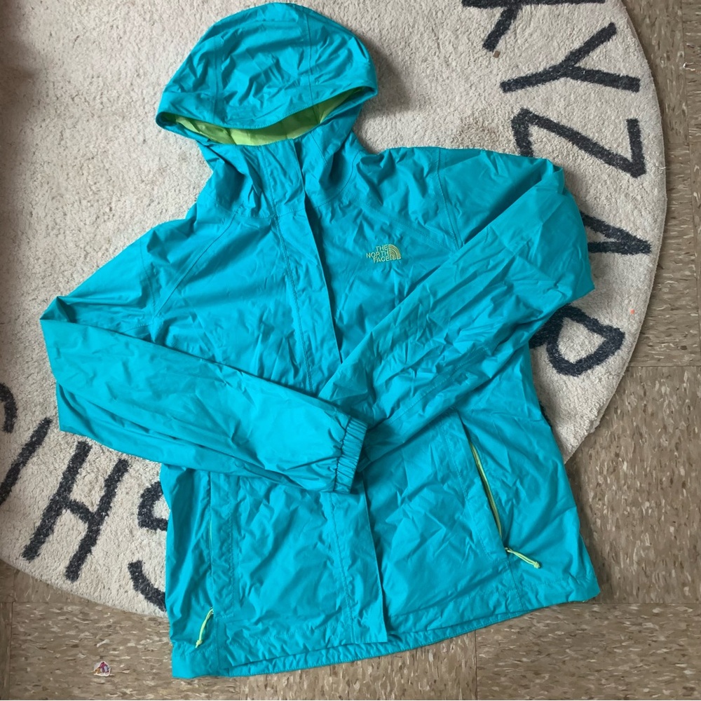 The North Face women’s EUC dryvent waterproof rain jacket Medium
